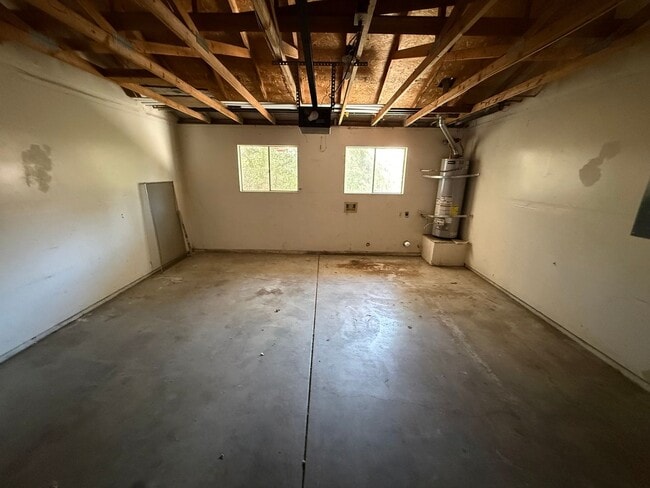 Building Photo - 2800 Gosford Rd