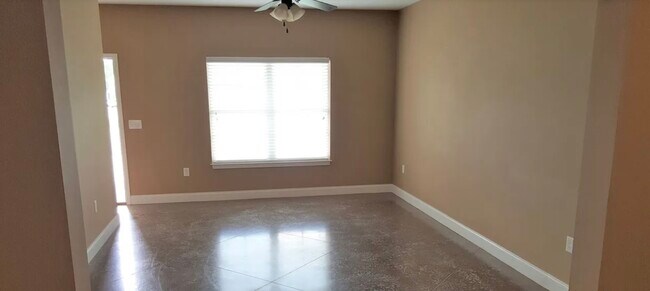 Building Photo - 330 Walnut Creek Dr