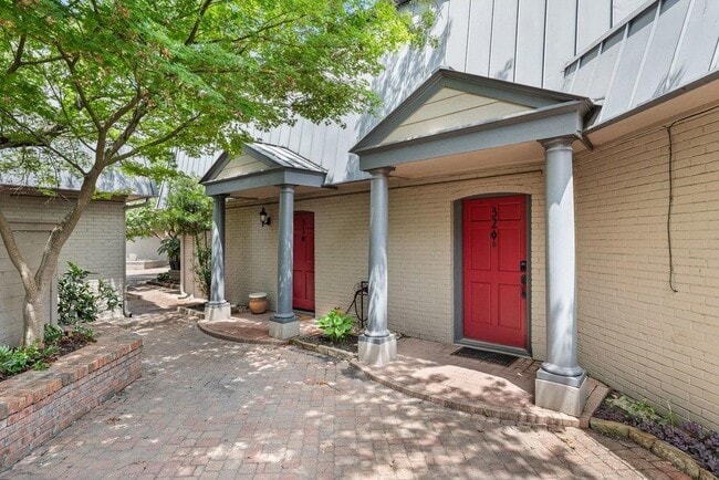 Building Photo - 2500 Steck Ave