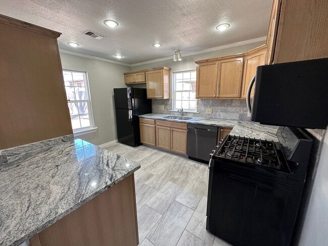 Building Photo - 2010 S Milam St