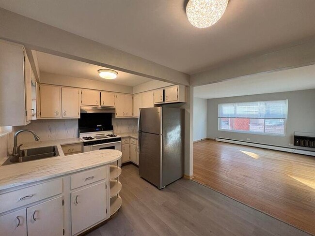 Building Photo - 6788 N Sauganash Ave