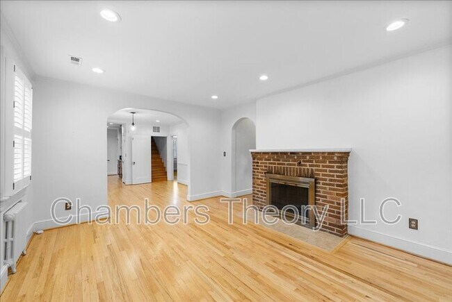 Building Photo - 1105 20th St