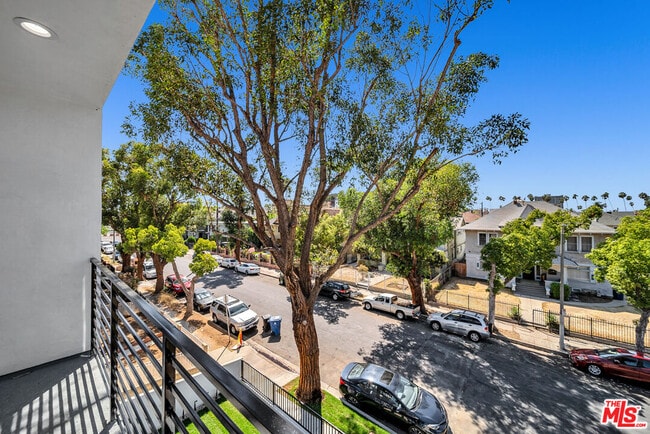 Building Photo - 1216 Magnolia Ave