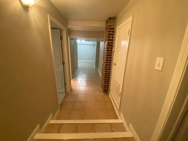 Building Photo - Charming 2-Bedroom Apartment in the Heart ...