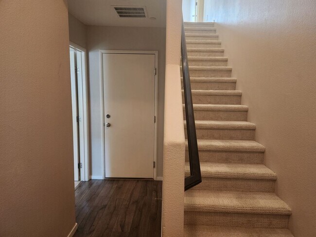 Building Photo - Unique condo with rooftop Strip Views and modern amenities.