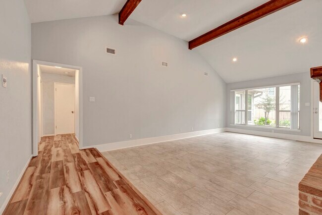 Building Photo - 17 Wishbonebush Rd