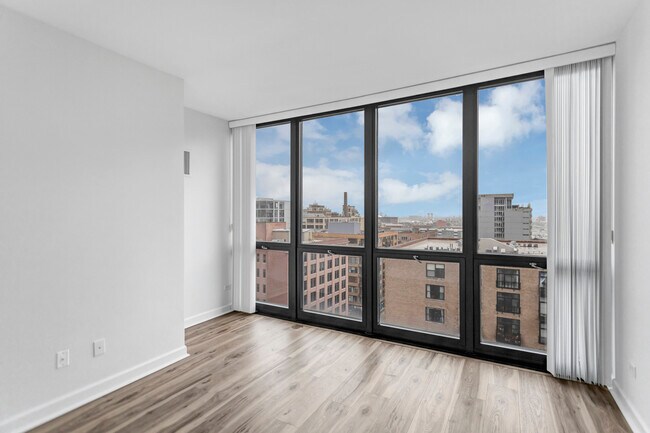 Building Photo - 210 S Desplaines St
