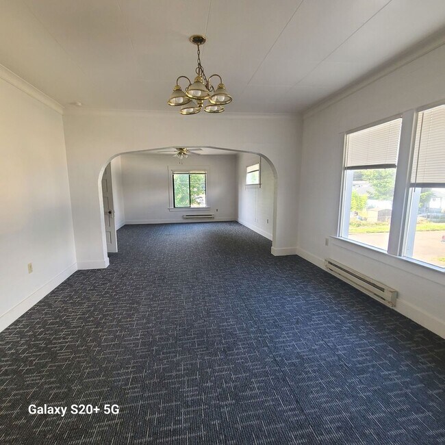 Building Photo - 626