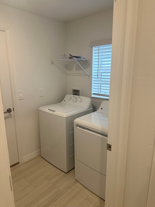 Building Photo - 4045 Radiant Mountain Dr