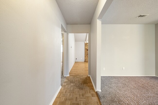 Building Photo - Simple 3 Bedroom, 2 Bath Home in South Aus...