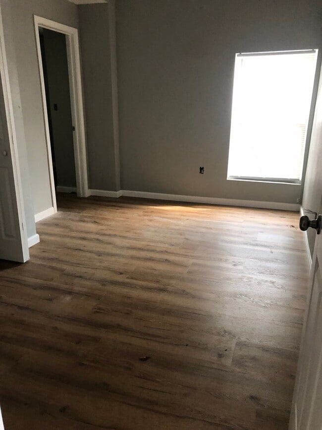 Building Photo - Stylish Newly Renovated 3-Bed, 2-Bath Retreat