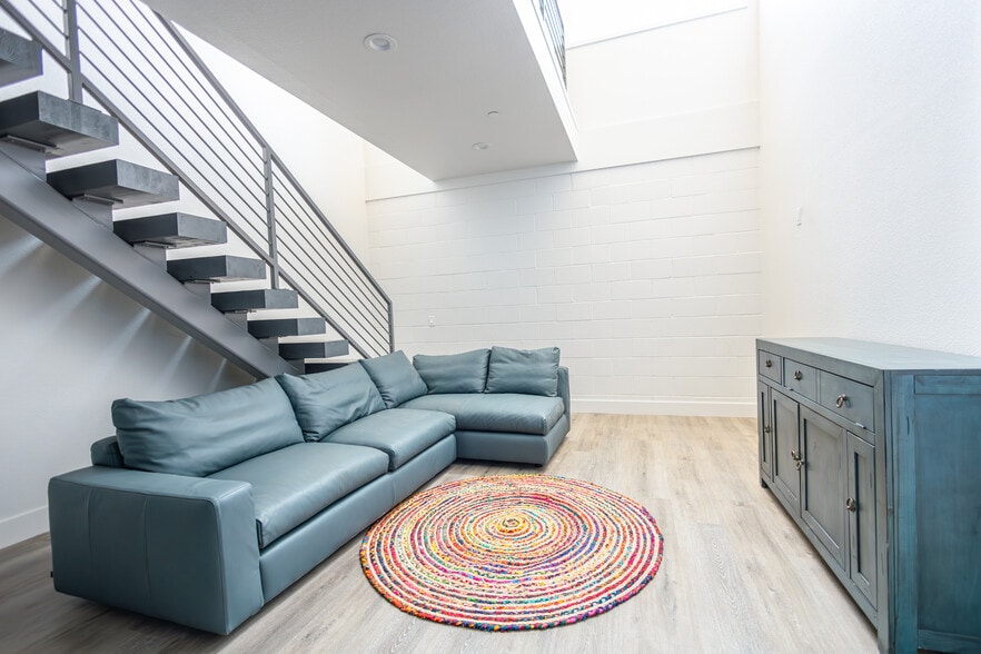 Building Photo - 301 D St