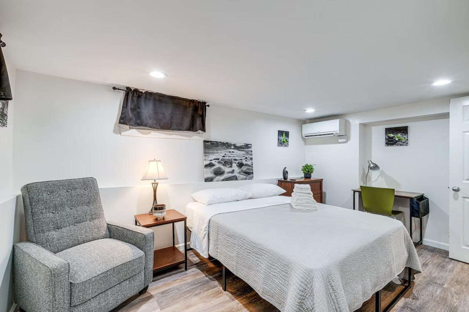 Building Photo - 2430 S Oakland St