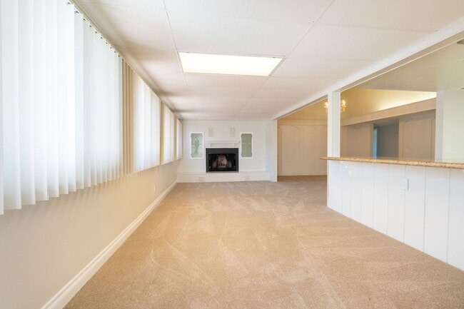 Building Photo - 6415 Lochmoor Dr