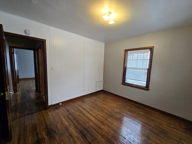 Building Photo - 401 Charles St