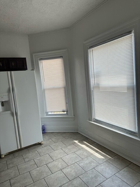 Building Photo - 83 Laburnam Cres