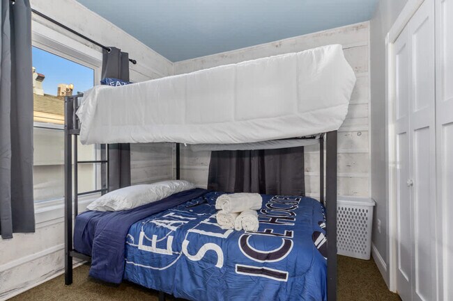 Building Photo - 21 Coldbrook St NE