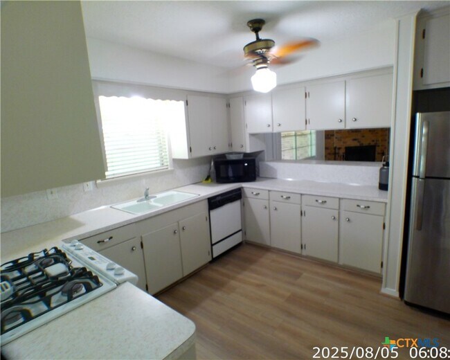 Building Photo - 3217 Patricia Ln