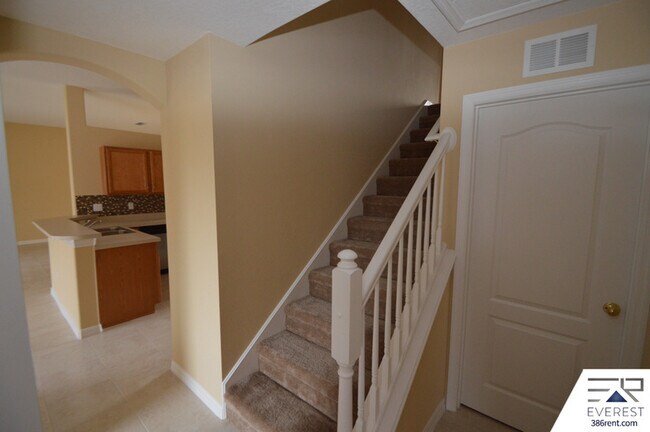 Building Photo - 7 Undermount Path E
