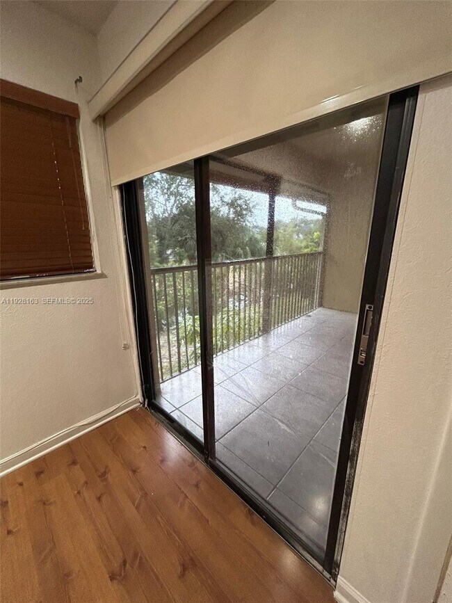 Building Photo - 2997 Riverside Dr