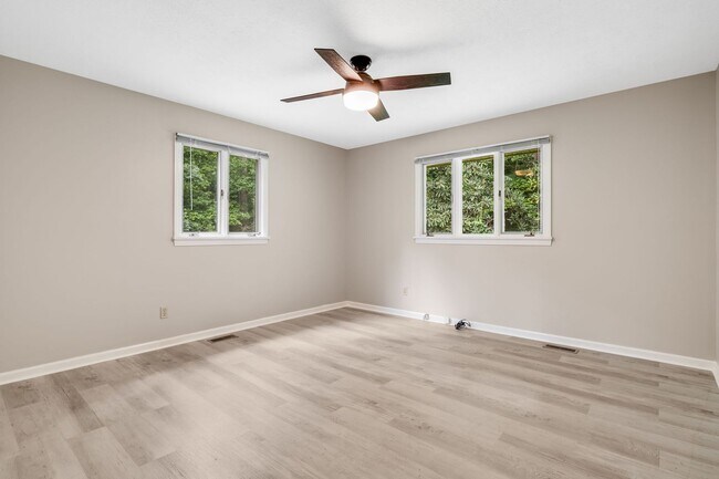 Building Photo - 102 Arbor Ln