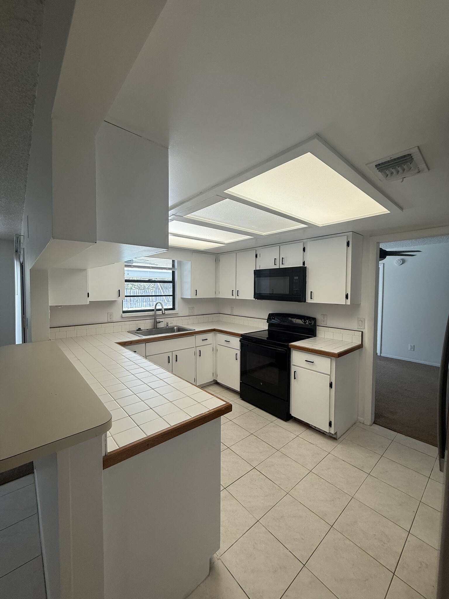 Building Photo - 3096 SE Glasgow Dr