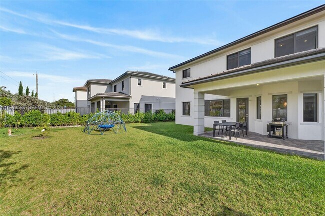 Building Photo - 8267 SW 120th Ter