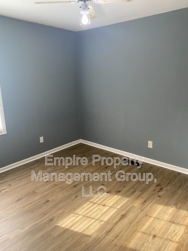 Building Photo - 5750 Dellwood Dr