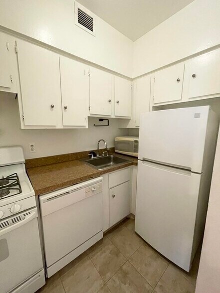 Building Photo - 13 Bowdoin St