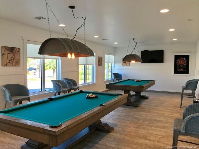 Building Photo - 163 NE Buoy Dr