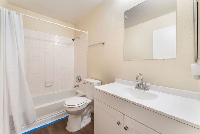 Building Photo - Welcome to this Newly Remodeled 2-bedroom,...