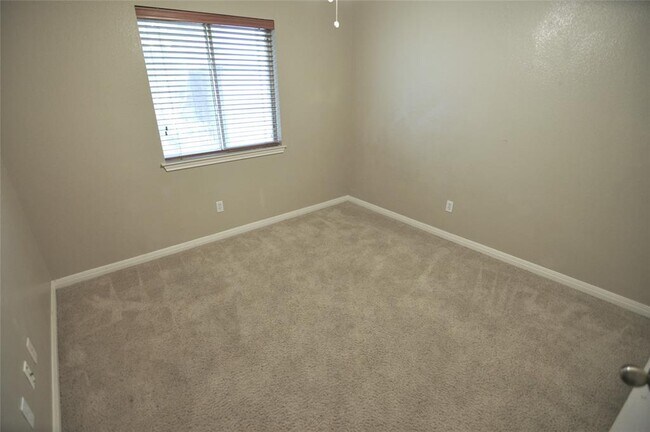 Building Photo - 1830 Paradise Ridge Dr