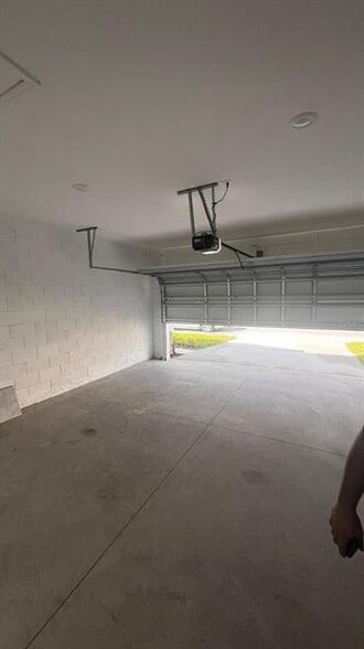 Building Photo - 2023 Punch Bowl Ave