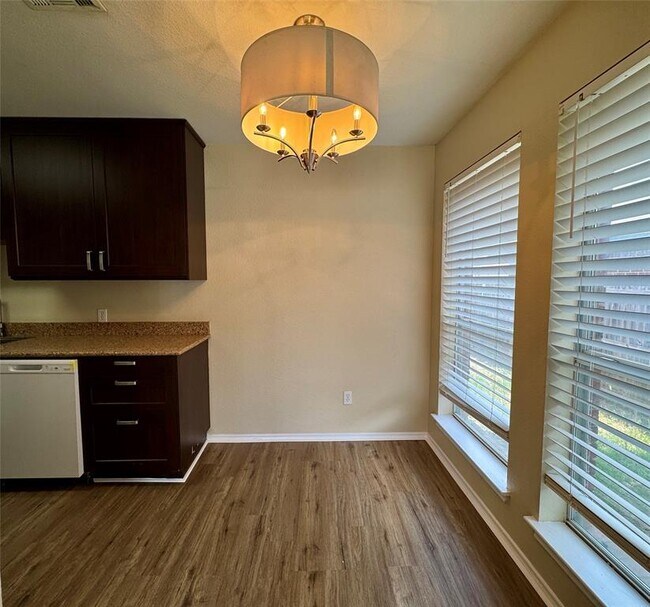 Building Photo - 2415 Wisteria Way