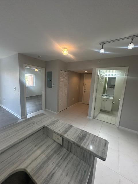 Building Photo - 141 SW Palm Dr