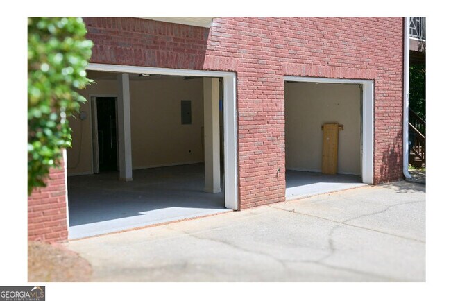 Building Photo - 3885 Waterford Dr