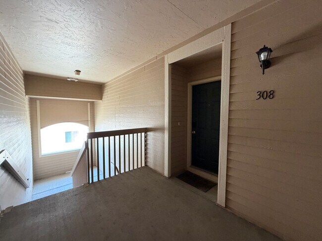 Building Photo - 8456 S Hoyt Way