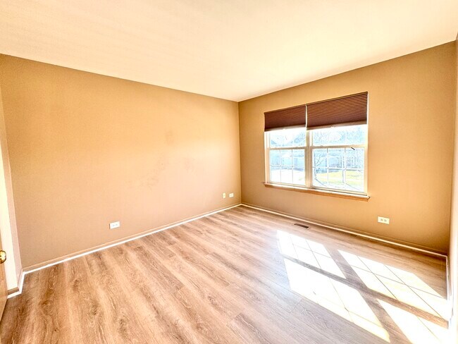Building Photo - 812 Genesee Dr