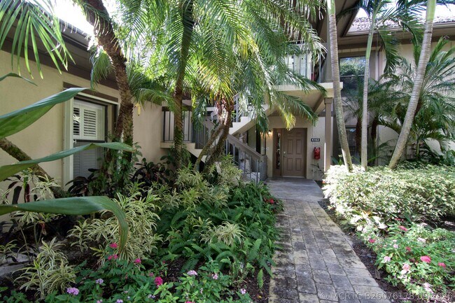 Building Photo - 2735 Polo Island Dr