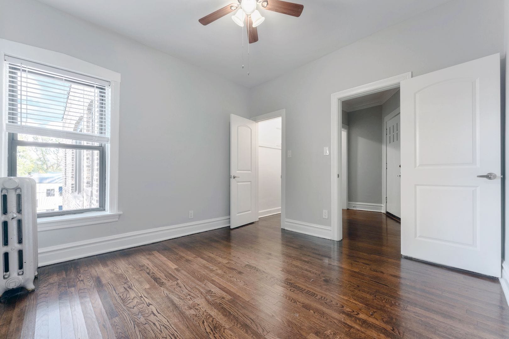 Building Photo - 5847 N Kenmore Ave