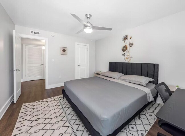 Building Photo - 4404 W Kennedy Blvd