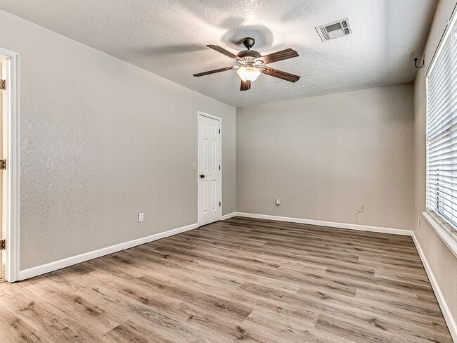 Building Photo - Updated Home + Edmond Schools