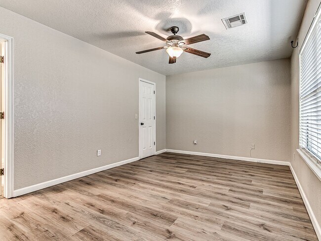 Building Photo - Updated Home + Edmond Schools + The Valley