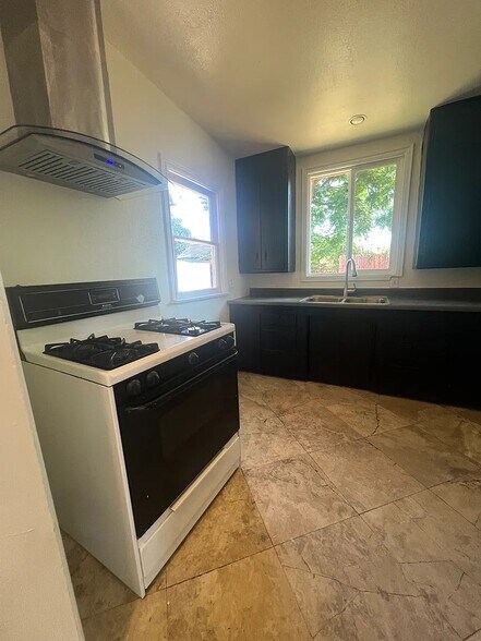 Primary Photo - 5760 Alessandro Ave
