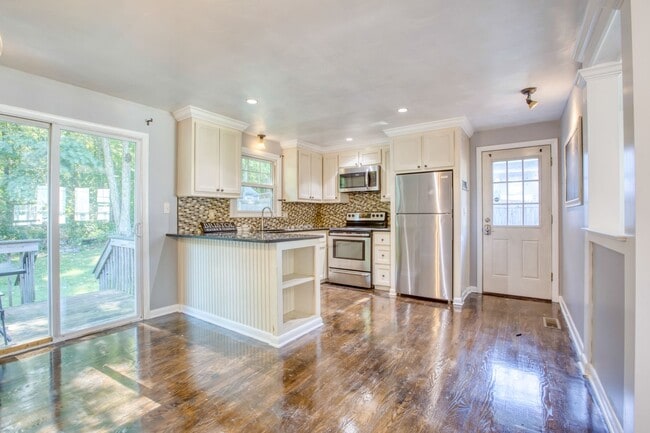 Building Photo - Beautiful 3 Bedroom Single family Home for Rent in Quiet Neighborhood