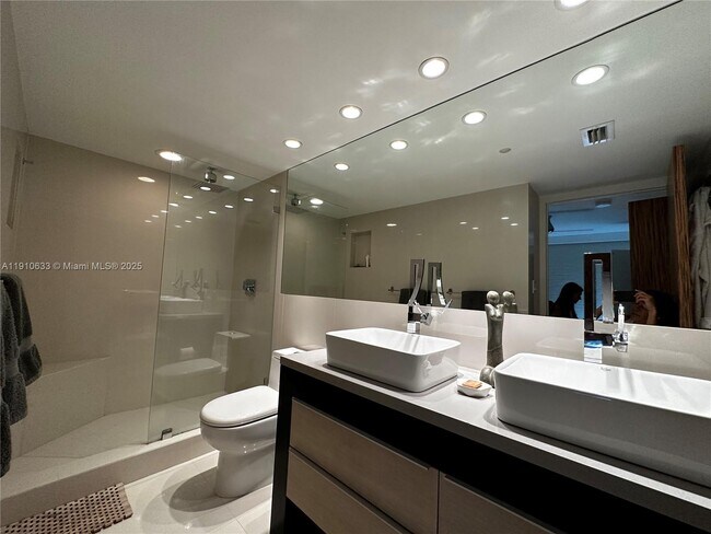 Building Photo - 7330 Ocean Terrace