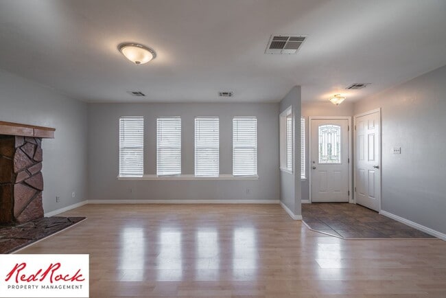 Building Photo - Bright & Spacious 3-Bed, 2-Bath Home in Wa...