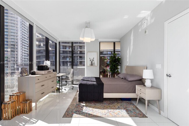 Building Photo - 1010 Brickell Ave