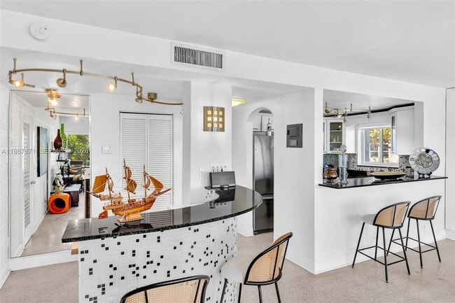 Building Photo - 4144 El Mar Dr