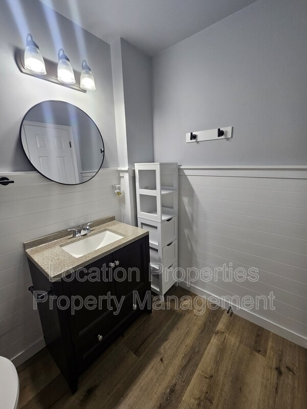 Building Photo - 3212 W 9th St